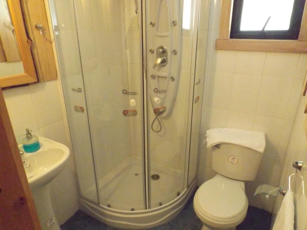Hostal Los Alamos Neltume Bagian luar foto