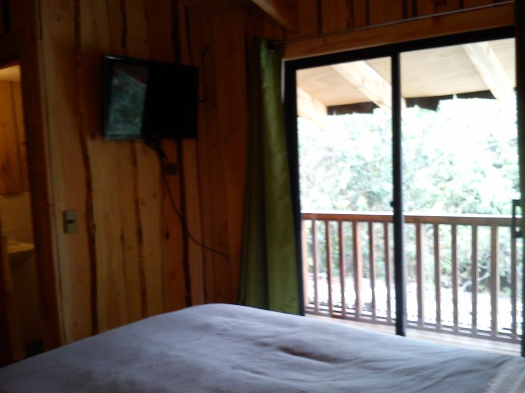 Hostal Los Alamos Neltume Ruang foto