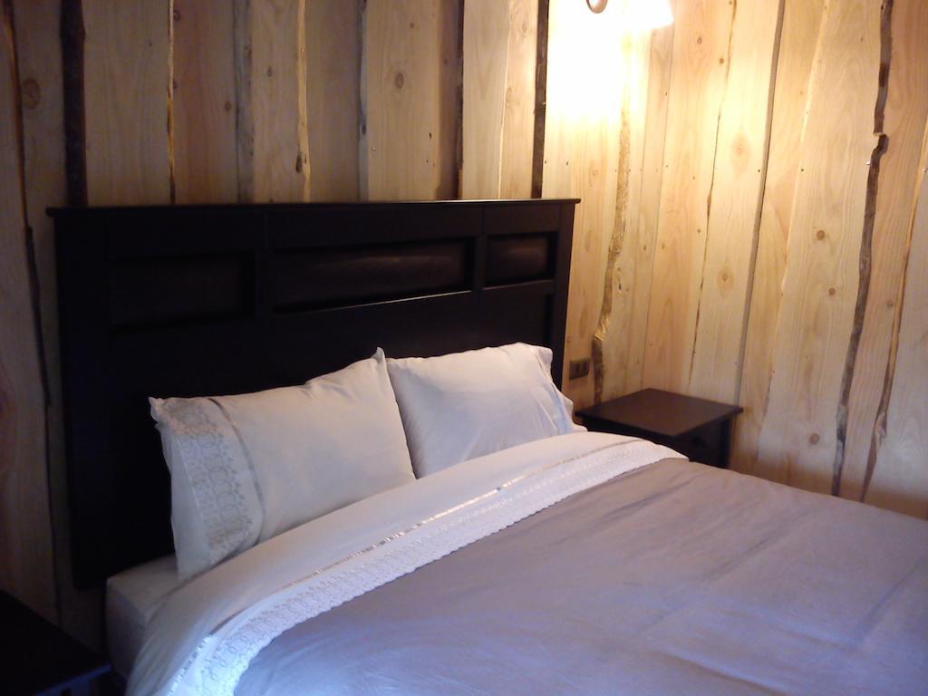 Hostal Los Alamos Neltume Ruang foto